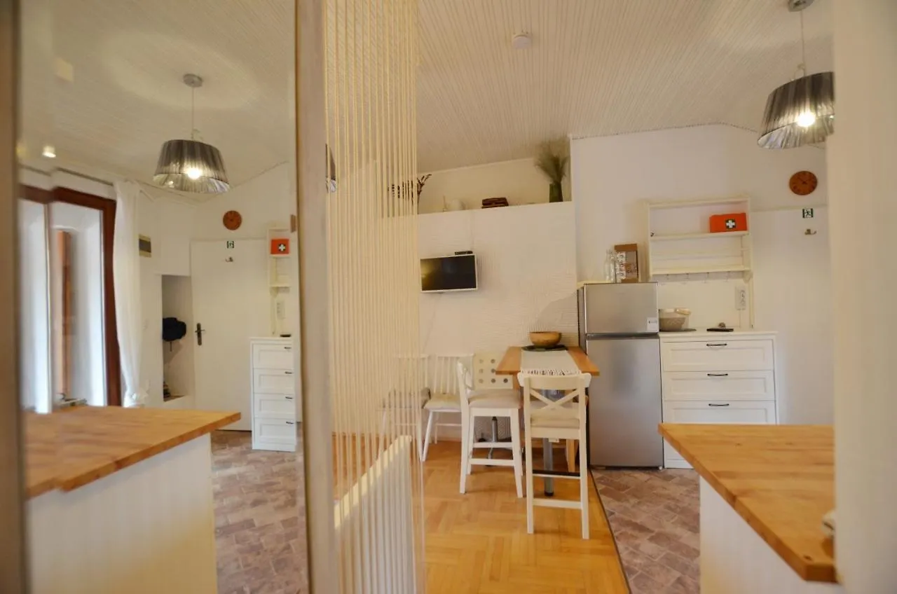 Ferri Apartment Ρόβινι 0*,