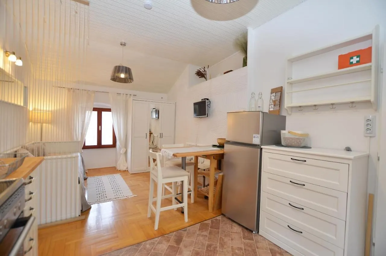 Ferri Apartment Ρόβινι