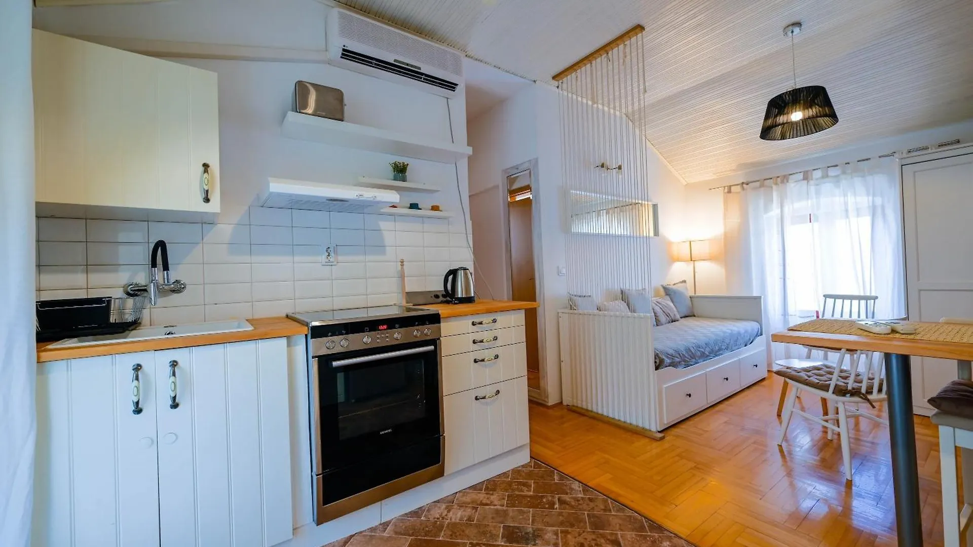 Ferri Apartment Ρόβινι 0*,